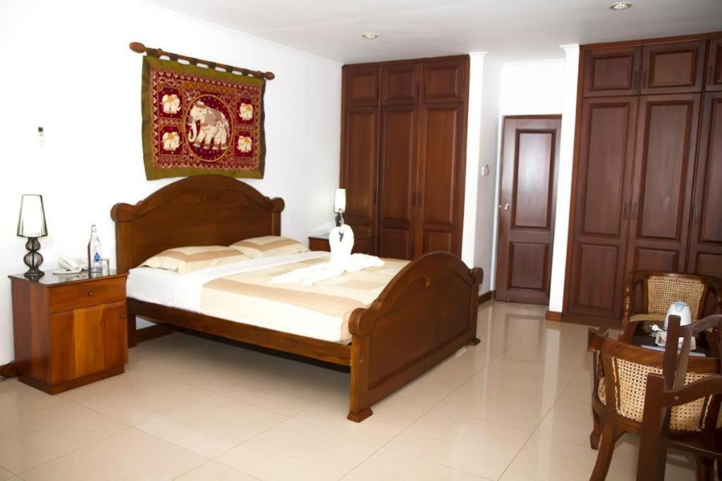 Hotel Villa Viana Marawila Exterior foto